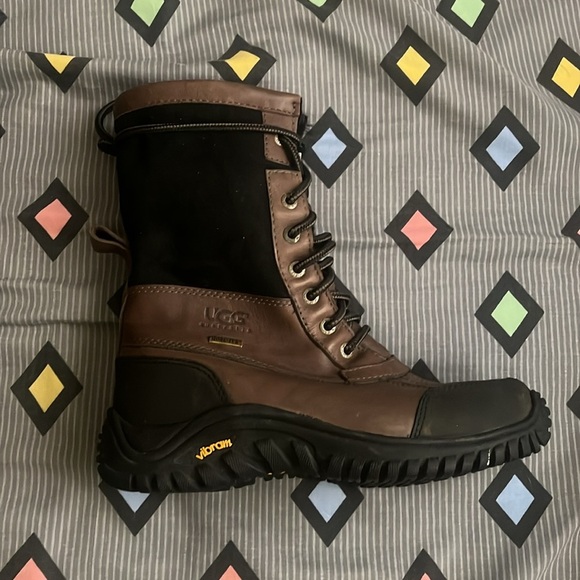 Uggs Winter Boots size 5 gore tex - Picture 4 of 8